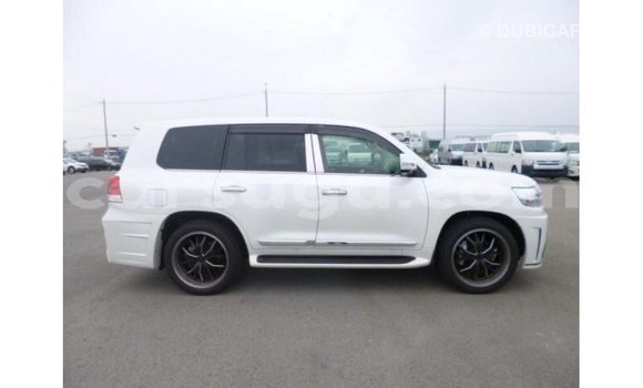 Sayi Imported Toyota Land Cruiser White Mota in Import - Dubai a Burkina Faso Sayi Imported Toyota Land Cruiser White Mota in Import - Dubai a Burkina Faso