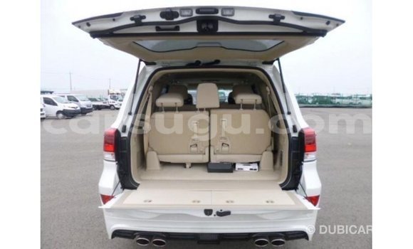 Sayi Imported Toyota Land Cruiser White Mota in Import - Dubai a Burkina Faso Sayi Imported Toyota Land Cruiser White Mota in Import - Dubai a Burkina Faso