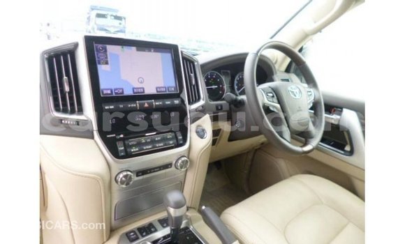 Sayi Imported Toyota Land Cruiser White Mota in Import - Dubai a Burkina Faso Sayi Imported Toyota Land Cruiser White Mota in Import - Dubai a Burkina Faso