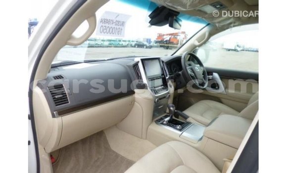 Sayi Imported Toyota Land Cruiser White Mota in Import - Dubai a Burkina Faso Sayi Imported Toyota Land Cruiser White Mota in Import - Dubai a Burkina Faso