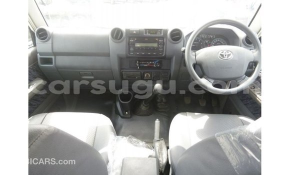 Sayi Imported Toyota Land Cruiser White Mota in Import - Dubai a Burkina Faso Sayi Imported Toyota Land Cruiser White Mota in Import - Dubai a Burkina Faso