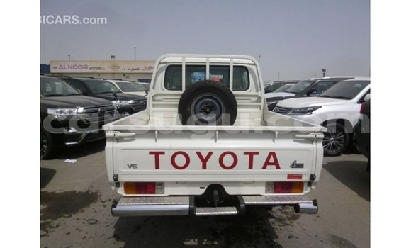 Sayi Imported Toyota Land Cruiser White Mota in Import - Dubai a Burkina Faso Sayi Imported Toyota Land Cruiser White Mota in Import - Dubai a Burkina Faso