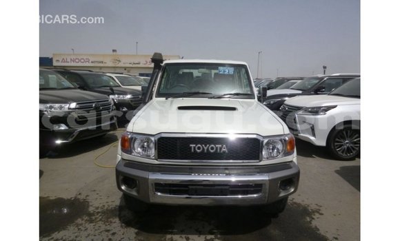 Sayi Imported Toyota Land Cruiser White Mota in Import - Dubai a Burkina Faso Sayi Imported Toyota Land Cruiser White Mota in Import - Dubai a Burkina Faso