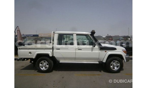 Sayi Imported Toyota Land Cruiser White Mota in Import - Dubai a Burkina Faso Sayi Imported Toyota Land Cruiser White Mota in Import - Dubai a Burkina Faso