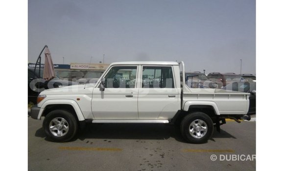 Sayi Imported Toyota Land Cruiser White Mota in Import - Dubai a Burkina Faso Sayi Imported Toyota Land Cruiser White Mota in Import - Dubai a Burkina Faso