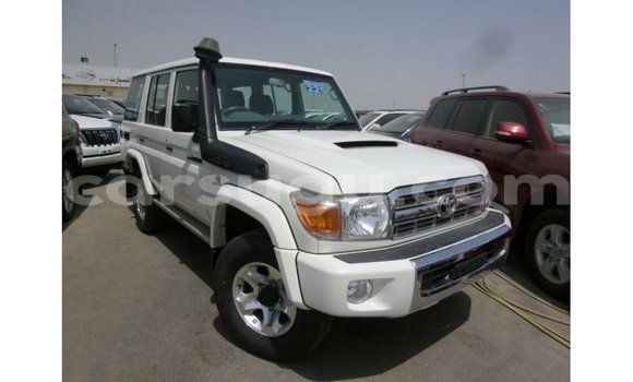 Sayi Imported Toyota Land Cruiser White Mota in Import - Dubai a Burkina Faso Sayi Imported Toyota Land Cruiser White Mota in Import - Dubai a Burkina Faso