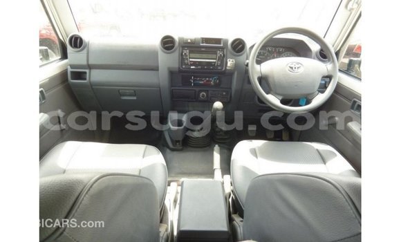 Sayi Imported Toyota Land Cruiser White Mota in Import - Dubai a Burkina Faso Sayi Imported Toyota Land Cruiser White Mota in Import - Dubai a Burkina Faso