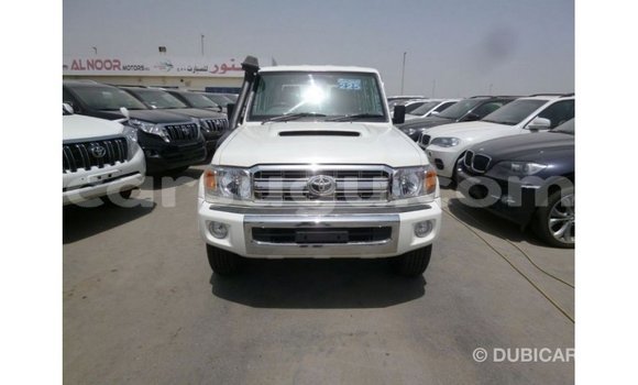 Sayi Imported Toyota Land Cruiser White Mota in Import - Dubai a Burkina Faso Sayi Imported Toyota Land Cruiser White Mota in Import - Dubai a Burkina Faso