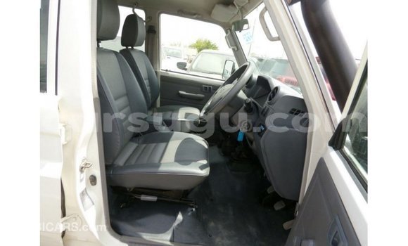 Sayi Imported Toyota Land Cruiser White Mota in Import - Dubai a Burkina Faso Sayi Imported Toyota Land Cruiser White Mota in Import - Dubai a Burkina Faso