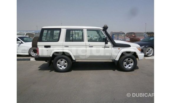 Sayi Imported Toyota Land Cruiser White Mota in Import - Dubai a Burkina Faso Sayi Imported Toyota Land Cruiser White Mota in Import - Dubai a Burkina Faso