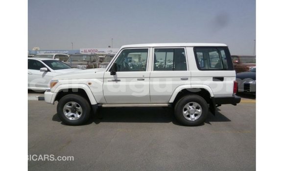 Sayi Imported Toyota Land Cruiser White Mota in Import - Dubai a Burkina Faso Sayi Imported Toyota Land Cruiser White Mota in Import - Dubai a Burkina Faso