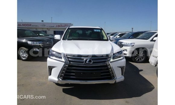 Sayi Imported Lexus LX White Mota in Import - Dubai a Burkina Faso Sayi Imported Lexus LX White Mota in Import - Dubai a Burkina Faso