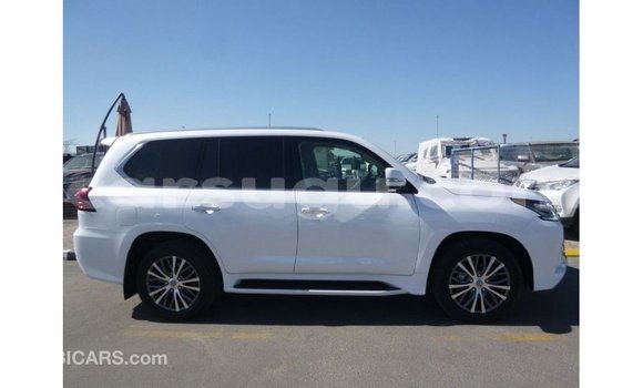 Sayi Imported Lexus LX White Mota in Import - Dubai a Burkina Faso Sayi Imported Lexus LX White Mota in Import - Dubai a Burkina Faso