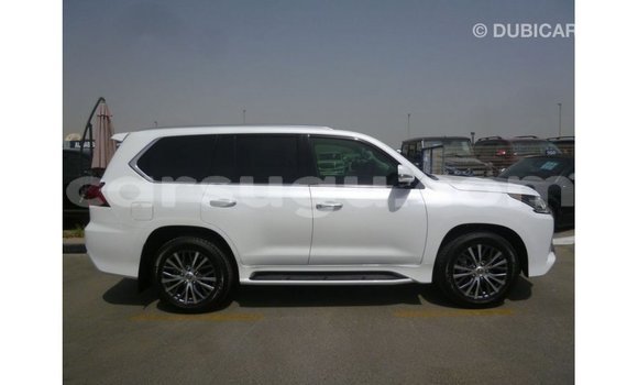 Sayi Imported Lexus LX White Mota in Import - Dubai a Burkina Faso Sayi Imported Lexus LX White Mota in Import - Dubai a Burkina Faso