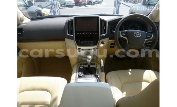 Sayi Imported Toyota Land Cruiser White Mota in Import - Dubai a Burkina Faso Sayi Imported Toyota Land Cruiser White Mota in Import - Dubai a Burkina Faso