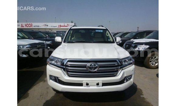 Sayi Imported Toyota Land Cruiser White Mota in Import - Dubai a Burkina Faso Sayi Imported Toyota Land Cruiser White Mota in Import - Dubai a Burkina Faso