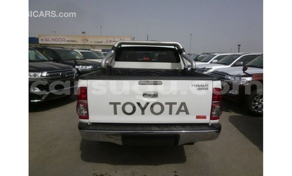 Acheter Import Voiture Toyota Hilux Blanc à Import - Dubai, Burkina-Faso Acheter Import Voiture Toyota Hilux Blanc à Import - Dubai, Burkina-Faso
