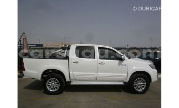 Acheter Import Voiture Toyota Hilux Blanc à Import - Dubai, Burkina-Faso Acheter Import Voiture Toyota Hilux Blanc à Import - Dubai, Burkina-Faso