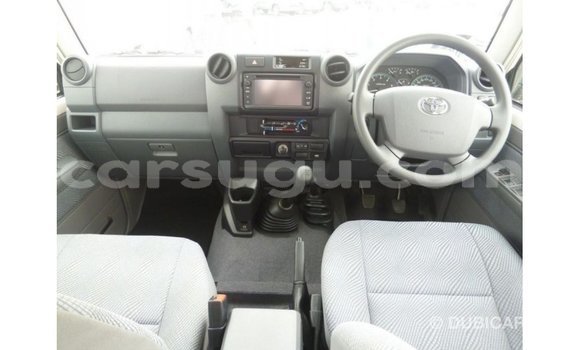 Acheter Import Voiture Toyota Land Cruiser Blanc à Import - Dubai, Burkina-Faso Acheter Import Voiture Toyota Land Cruiser Blanc à Import - Dubai, Burkina-Faso