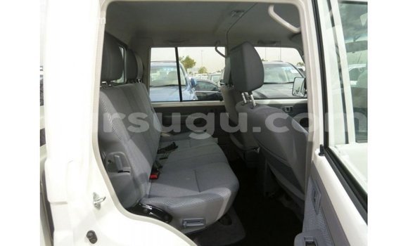 Acheter Import Voiture Toyota Land Cruiser Blanc à Import - Dubai, Burkina-Faso Acheter Import Voiture Toyota Land Cruiser Blanc à Import - Dubai, Burkina-Faso