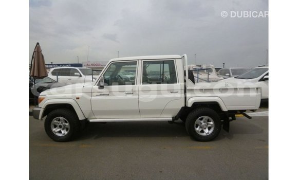 Acheter Import Voiture Toyota Land Cruiser Blanc à Import - Dubai, Burkina-Faso Acheter Import Voiture Toyota Land Cruiser Blanc à Import - Dubai, Burkina-Faso