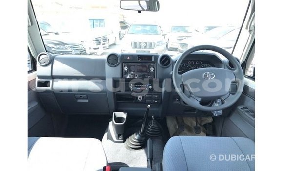 Sayi Imported Toyota Land Cruiser White Mota in Import - Dubai a Burkina Faso Sayi Imported Toyota Land Cruiser White Mota in Import - Dubai a Burkina Faso