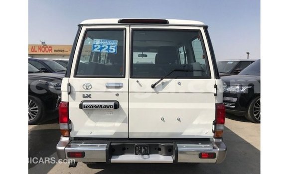 Sayi Imported Toyota Land Cruiser White Mota in Import - Dubai a Burkina Faso Sayi Imported Toyota Land Cruiser White Mota in Import - Dubai a Burkina Faso