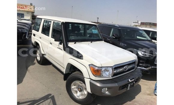 Sayi Imported Toyota Land Cruiser White Mota in Import - Dubai a Burkina Faso Sayi Imported Toyota Land Cruiser White Mota in Import - Dubai a Burkina Faso