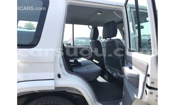 Sayi Imported Toyota Land Cruiser White Mota in Import - Dubai a Burkina Faso Sayi Imported Toyota Land Cruiser White Mota in Import - Dubai a Burkina Faso