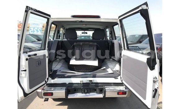 Sayi Imported Toyota Land Cruiser White Mota in Import - Dubai a Burkina Faso Sayi Imported Toyota Land Cruiser White Mota in Import - Dubai a Burkina Faso