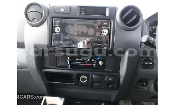 Sayi Imported Toyota Land Cruiser White Mota in Import - Dubai a Burkina Faso Sayi Imported Toyota Land Cruiser White Mota in Import - Dubai a Burkina Faso