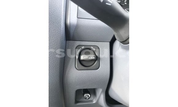 Sayi Imported Toyota Land Cruiser White Mota in Import - Dubai a Burkina Faso Sayi Imported Toyota Land Cruiser White Mota in Import - Dubai a Burkina Faso