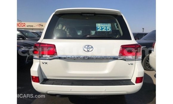 Sayi Imported Toyota Land Cruiser White Mota in Import - Dubai a Burkina Faso Sayi Imported Toyota Land Cruiser White Mota in Import - Dubai a Burkina Faso