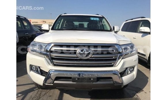 Sayi Imported Toyota Land Cruiser White Mota in Import - Dubai a Burkina Faso Sayi Imported Toyota Land Cruiser White Mota in Import - Dubai a Burkina Faso
