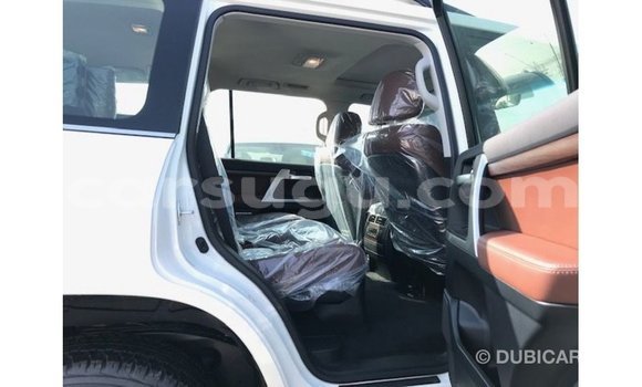 Sayi Imported Toyota Land Cruiser White Mota in Import - Dubai a Burkina Faso Sayi Imported Toyota Land Cruiser White Mota in Import - Dubai a Burkina Faso