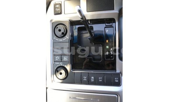 Sayi Imported Toyota Land Cruiser White Mota in Import - Dubai a Burkina Faso Sayi Imported Toyota Land Cruiser White Mota in Import - Dubai a Burkina Faso