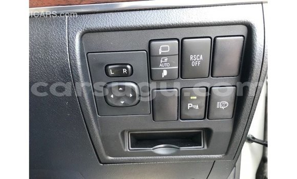 Sayi Imported Toyota Land Cruiser White Mota in Import - Dubai a Burkina Faso Sayi Imported Toyota Land Cruiser White Mota in Import - Dubai a Burkina Faso