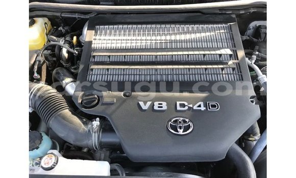 Sayi Imported Toyota Land Cruiser White Mota in Import - Dubai a Burkina Faso Sayi Imported Toyota Land Cruiser White Mota in Import - Dubai a Burkina Faso