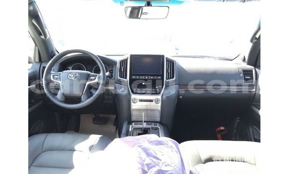 Sayi Imported Toyota Land Cruiser White Mota in Import - Dubai a Burkina Faso Sayi Imported Toyota Land Cruiser White Mota in Import - Dubai a Burkina Faso