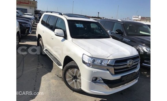 Sayi Imported Toyota Land Cruiser White Mota in Import - Dubai a Burkina Faso Sayi Imported Toyota Land Cruiser White Mota in Import - Dubai a Burkina Faso