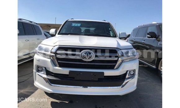 Sayi Imported Toyota Land Cruiser White Mota in Import - Dubai a Burkina Faso Sayi Imported Toyota Land Cruiser White Mota in Import - Dubai a Burkina Faso