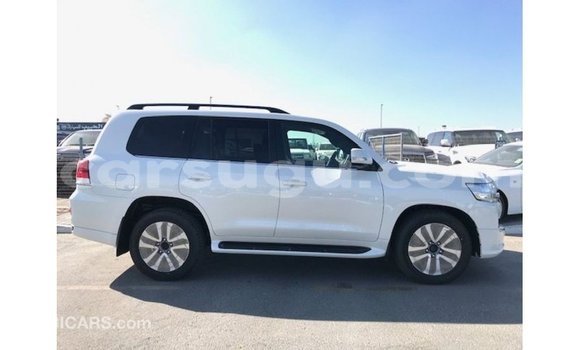 Sayi Imported Toyota Land Cruiser White Mota in Import - Dubai a Burkina Faso Sayi Imported Toyota Land Cruiser White Mota in Import - Dubai a Burkina Faso