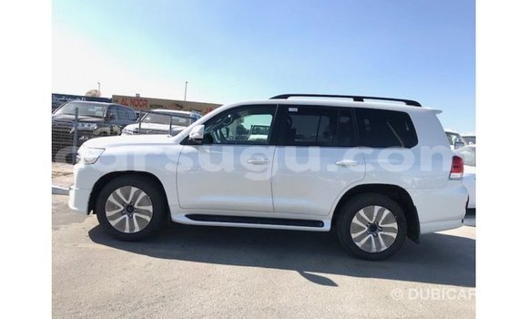 Sayi Imported Toyota Land Cruiser White Mota in Import - Dubai a Burkina Faso Sayi Imported Toyota Land Cruiser White Mota in Import - Dubai a Burkina Faso