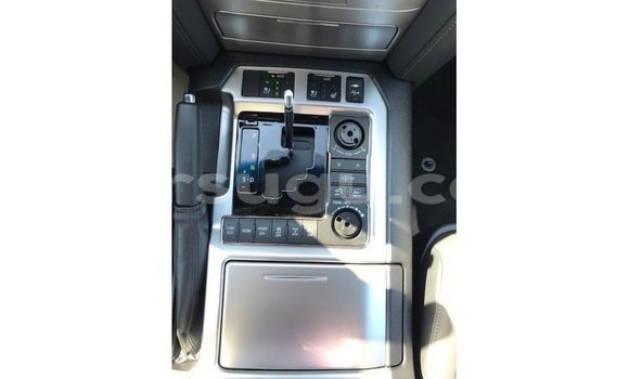 Sayi Imported Toyota Land Cruiser White Mota in Import - Dubai a Burkina Faso Sayi Imported Toyota Land Cruiser White Mota in Import - Dubai a Burkina Faso