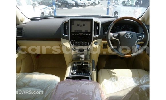 Sayi Imported Toyota Land Cruiser White Mota in Import - Dubai a Burkina Faso Sayi Imported Toyota Land Cruiser White Mota in Import - Dubai a Burkina Faso