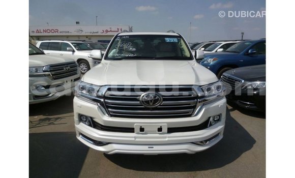 Sayi Imported Toyota Land Cruiser White Mota in Import - Dubai a Burkina Faso Sayi Imported Toyota Land Cruiser White Mota in Import - Dubai a Burkina Faso