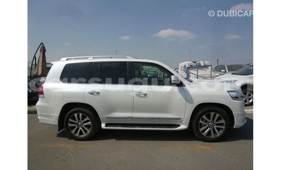 Sayi Imported Toyota Land Cruiser White Mota in Import - Dubai a Burkina Faso Sayi Imported Toyota Land Cruiser White Mota in Import - Dubai a Burkina Faso