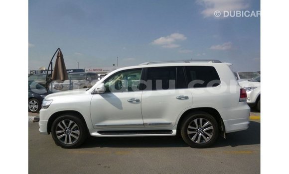 Sayi Imported Toyota Land Cruiser White Mota in Import - Dubai a Burkina Faso Sayi Imported Toyota Land Cruiser White Mota in Import - Dubai a Burkina Faso