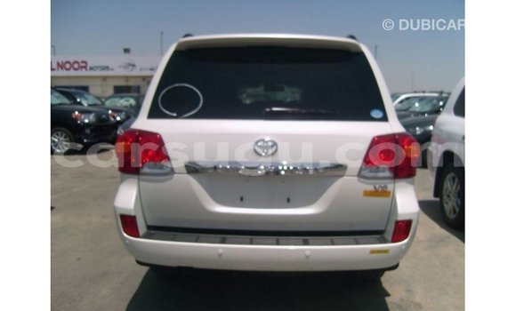 Acheter Import Voiture Toyota Land Cruiser Blanc à Import - Dubai, Burkina-Faso Acheter Import Voiture Toyota Land Cruiser Blanc à Import - Dubai, Burkina-Faso