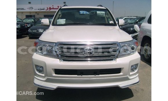 Acheter Import Voiture Toyota Land Cruiser Blanc à Import - Dubai, Burkina-Faso Acheter Import Voiture Toyota Land Cruiser Blanc à Import - Dubai, Burkina-Faso